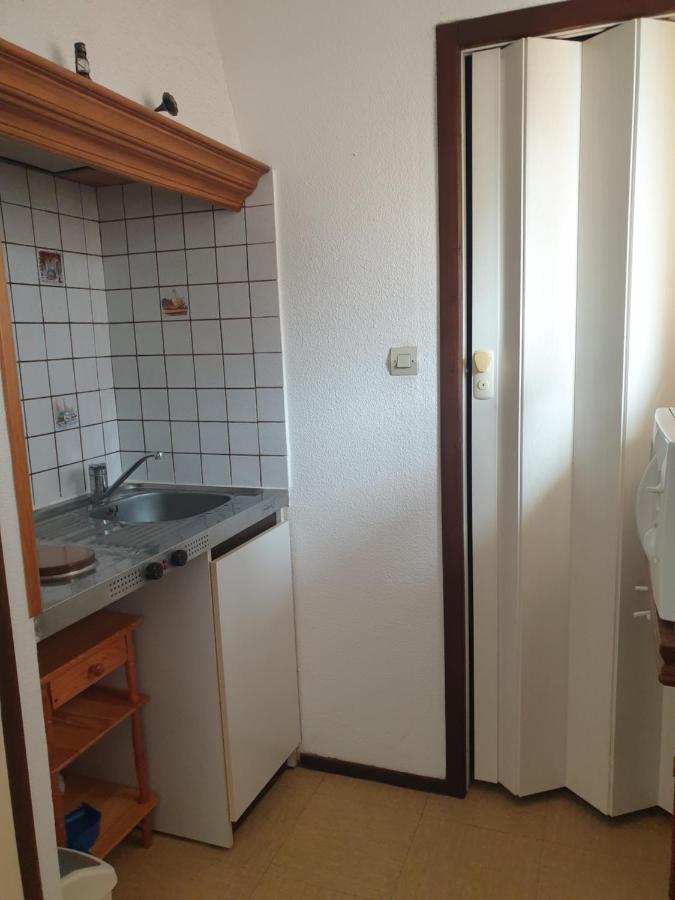 Appt 2 Ou 4 Personnes Avec Piscine, Tennis Et Parking Prive Fleury  Exterior photo