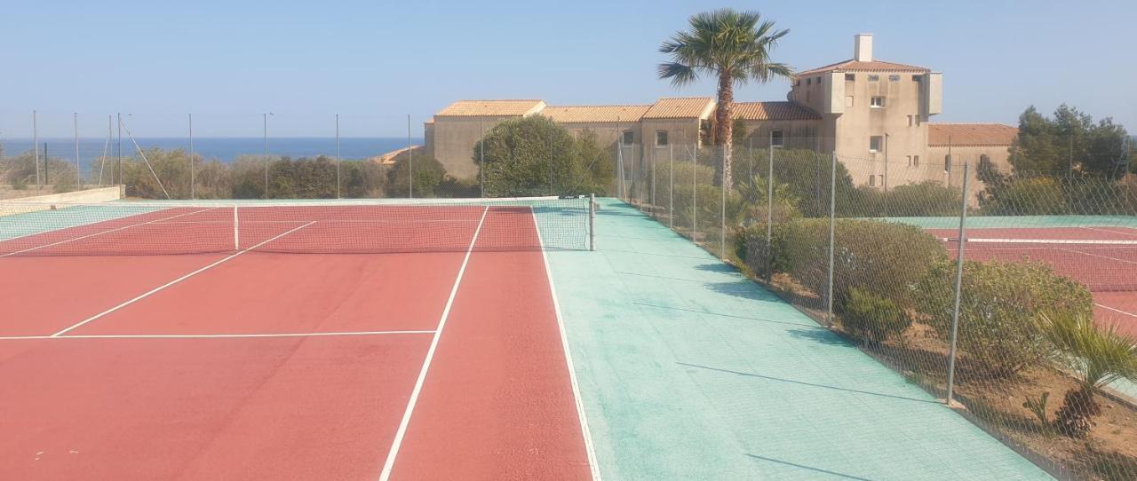 Appt 2 Ou 4 Personnes Avec Piscine, Tennis Et Parking Prive Fleury  Exterior photo